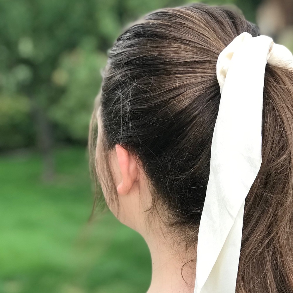 🌳Cream Scrunchie with Head Scarf🌳